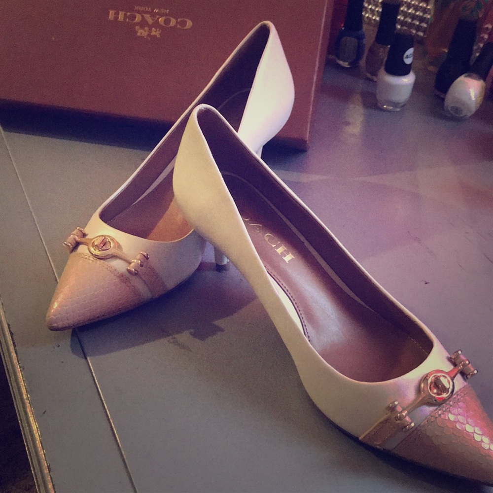 Cream and gold coach pump